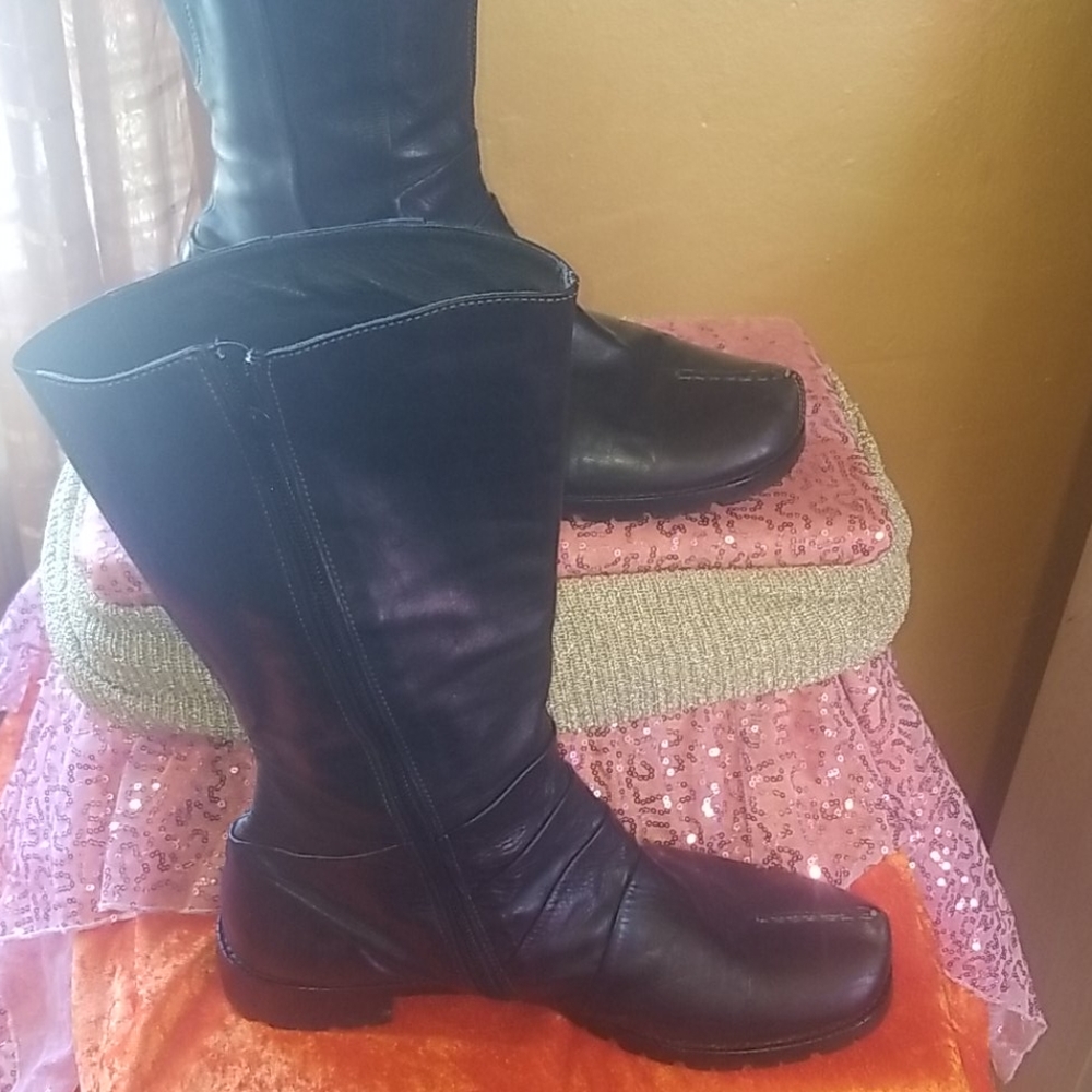 Boots - Picture 3 of 11